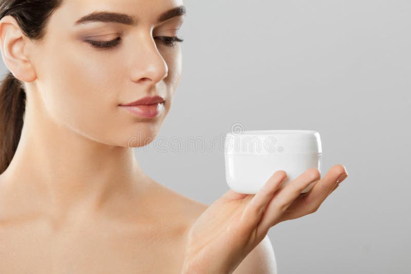Skincare tła piękna błękitny pojęcia zbiornika kosmetyczny głębii szczegółu pole folował naśladowania makro- naturalnych nadmiern obraz stock Skincare tła piękna błękitny pojęcia zbiornika kosmetyczny głębii szczegółu pole folował naśladowania makro- naturalnych nadmiern obraz stock