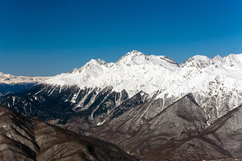 Skitoevlucht Rosa Khutor Bergen van Krasnaya Polyana Sotchi, Rusland royalty-vrije stock foto Skitoevlucht Rosa Khutor Bergen van Krasnaya Polyana Sotchi, Rusland royalty-vrije stock foto