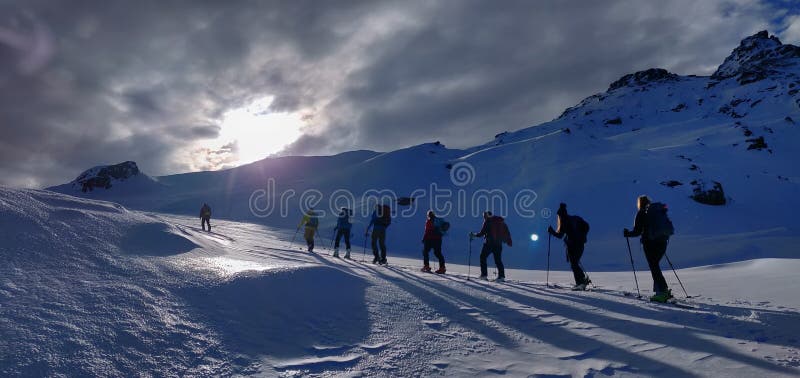 Skitouring nahe Piz Buin lizenzfreie stockfotografie Skitouring nahe Piz Buin lizenzfreie stockfotografie