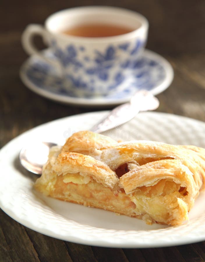 Skiva av äpplestrudel arkivfoto Skiva av äpplestrudel arkivfoto