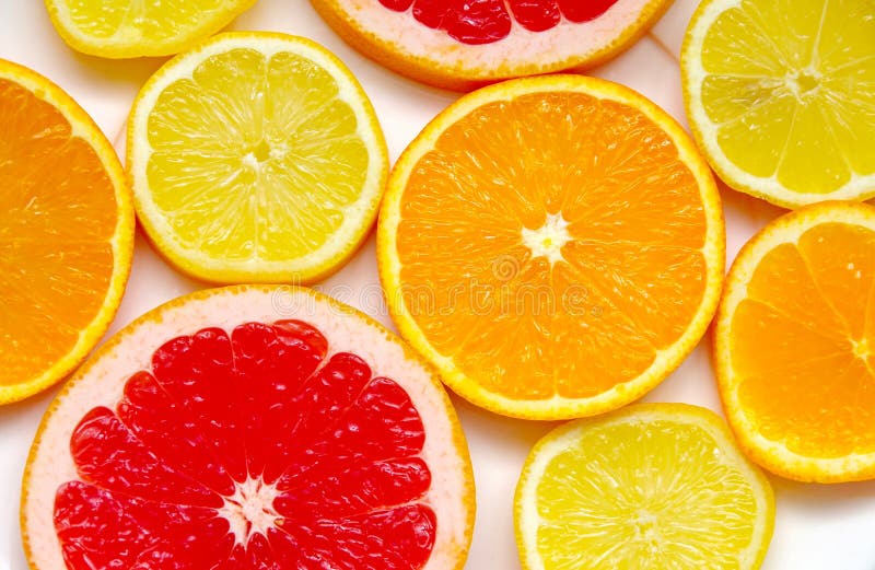 Skivad grapefrukt, apelsin och citron royaltyfria bilder Skivad grapefrukt, apelsin och citron royaltyfria bilder
