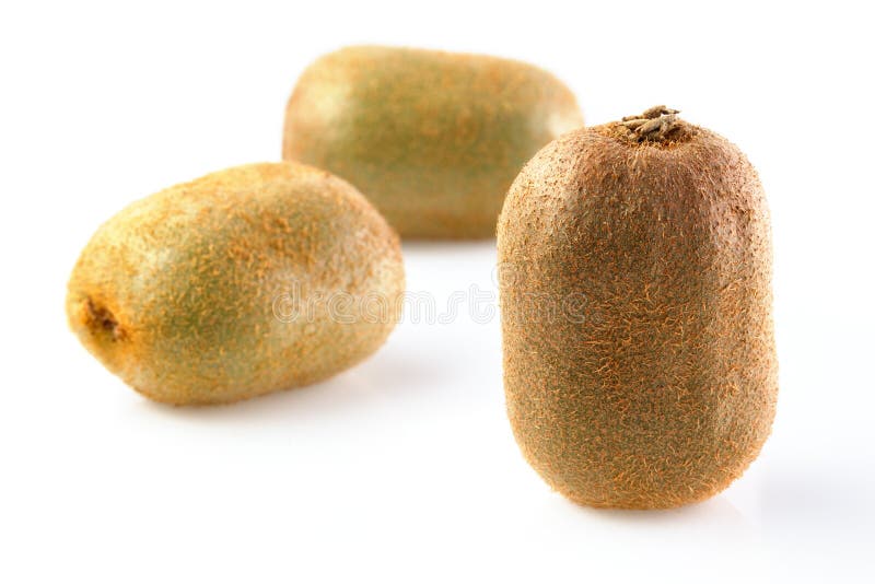 Skivad kiwi Kiwi Hälsosam mat Tropiska frukter Fortfarande liv Juicy kiwi på vit bakgrund arkivfoto Skivad kiwi Kiwi Hälsosam mat Tropiska frukter Fortfarande liv Juicy kiwi på vit bakgrund arkivfoto