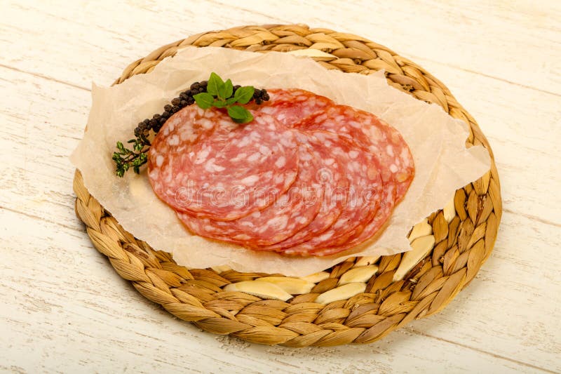 Skivad salami fotografering för bildbyråer. Bild av skiva 111872785