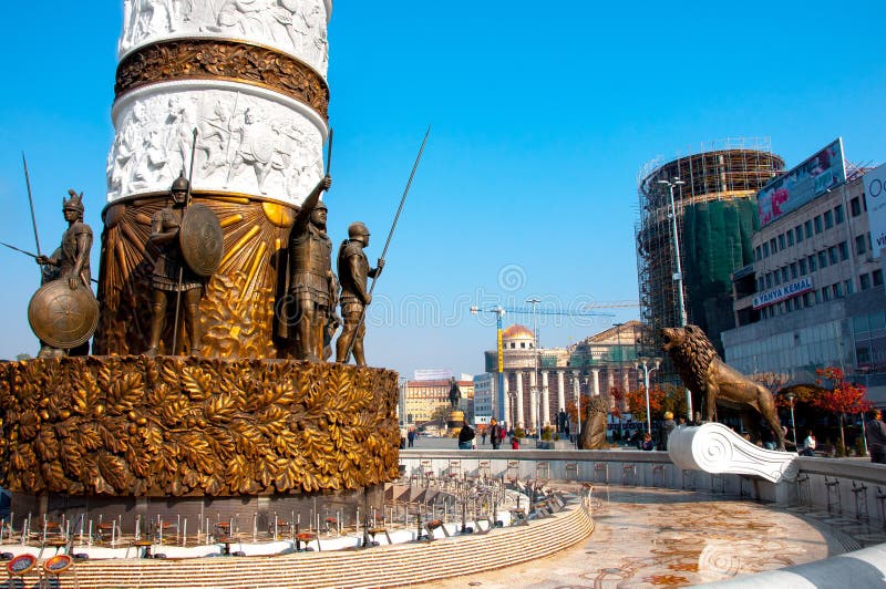 Skopje, Maced?nia - em novembro de 2011 A base do monumento à fonte de Alexander o grande imagem de stock Skopje, Maced?nia - em novembro de 2011 A base do monumento à fonte de Alexander o grande imagem de stock