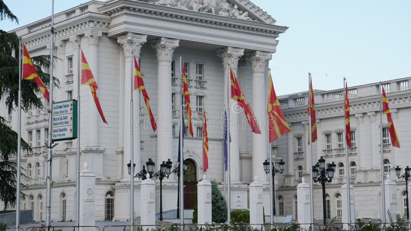 . skopje 03202024 vita reale nella città stagione estiva autunnale calda. capitale della macedonia