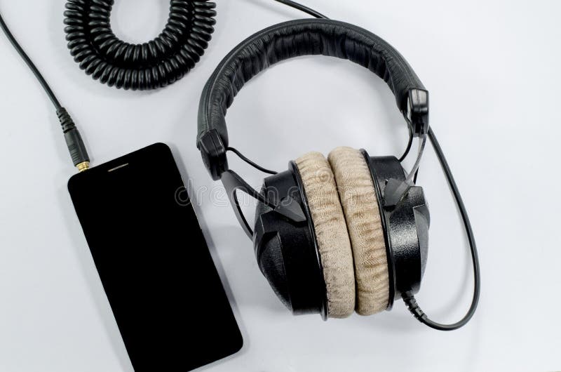 Skraj bakgrund för vit för headphonemusiksmartphone arkivbilder