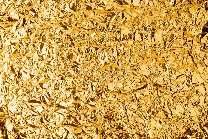 Skrynklig skinande texturbakgrund för guld- folie, den ljusa skinande guld- lyxiga designen som är metallisk blänker yttersida arkivbilder