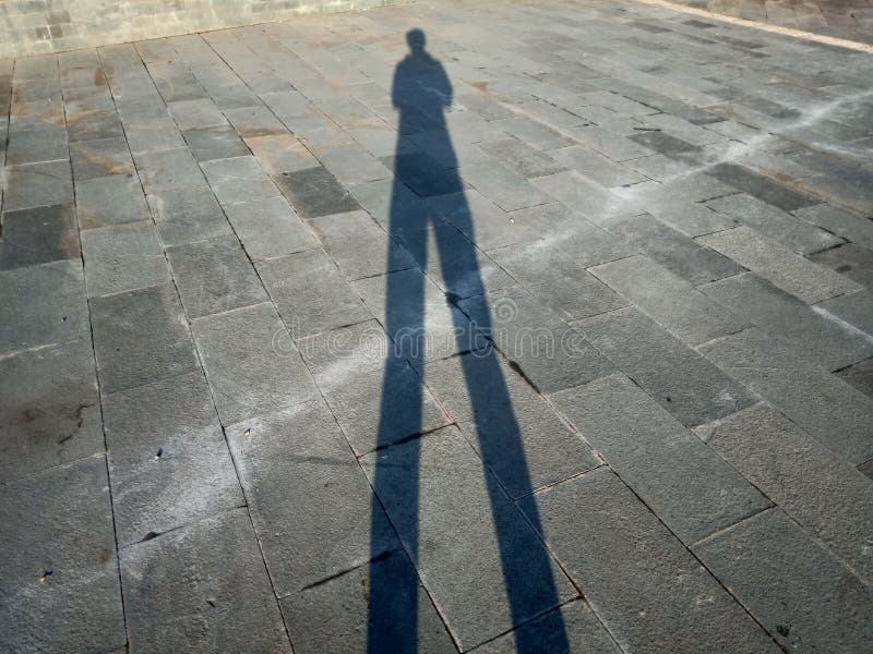 Skuggor och konturer av folk på en stad arkivbilder Skuggor och konturer av folk på en stad arkivbilder