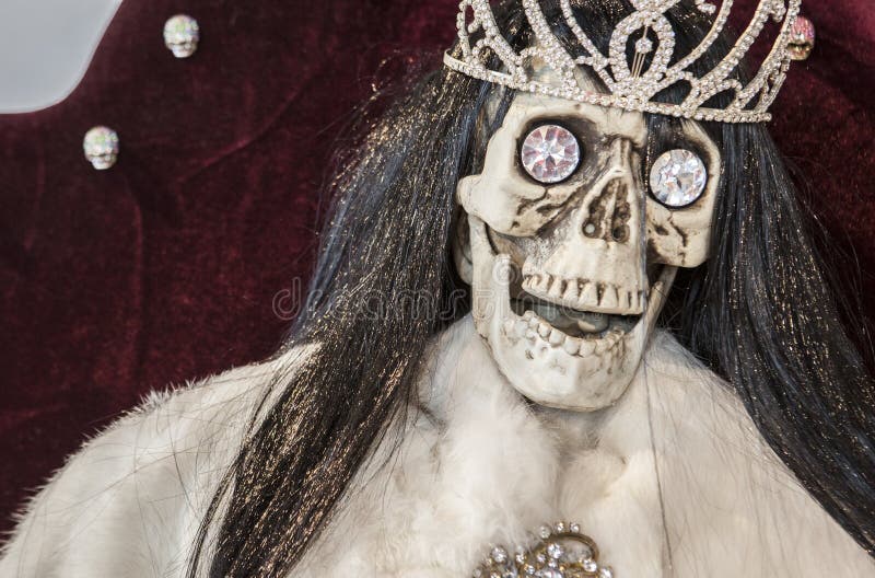Skull with a diadem and large diamonds. Wealthy and death concept royalty free stock photography Skull with a diadem and large diamonds. Wealthy and death concept royalty free stock photography