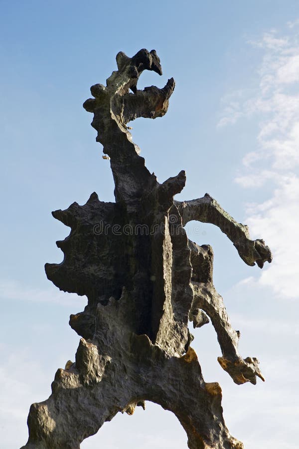 Skulptera draken av Wawel i Krakow royaltyfri foto Skulptera draken av Wawel i Krakow royaltyfri foto