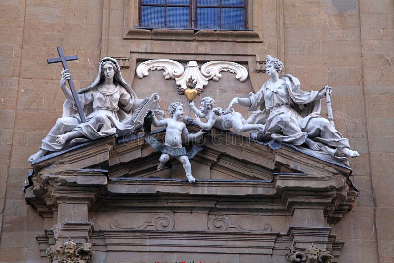 Skulptera på byggnad av domstolen, Florence, Italien royaltyfria bilder Skulptera på byggnad av domstolen, Florence, Italien royaltyfria bilder
