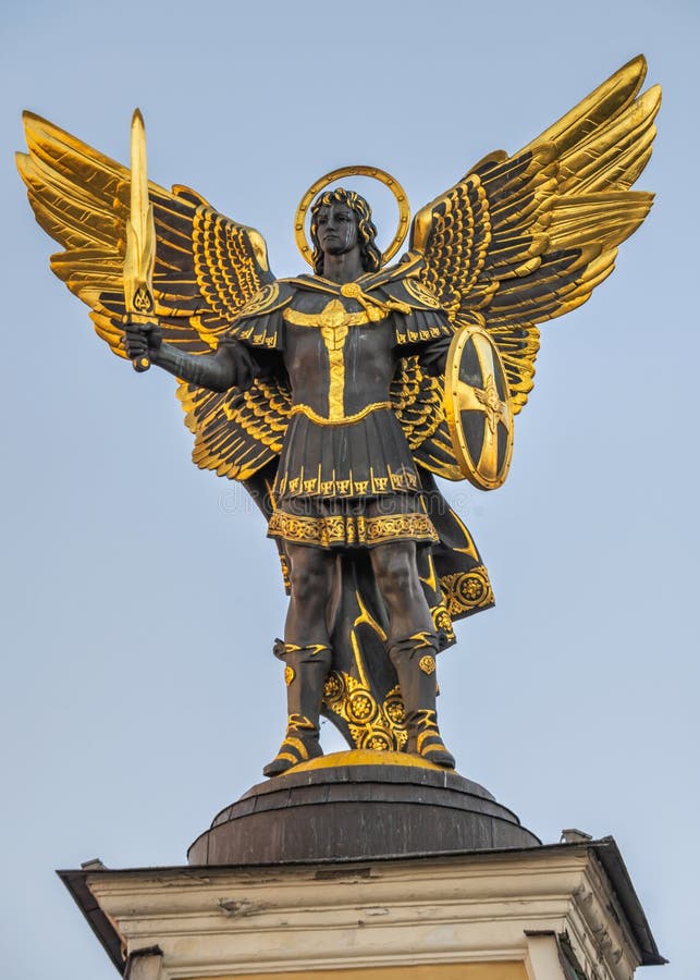 Skulptur Av ärkeängeln Michael, Minsk Arkivfoto - Bild av katolicism ...