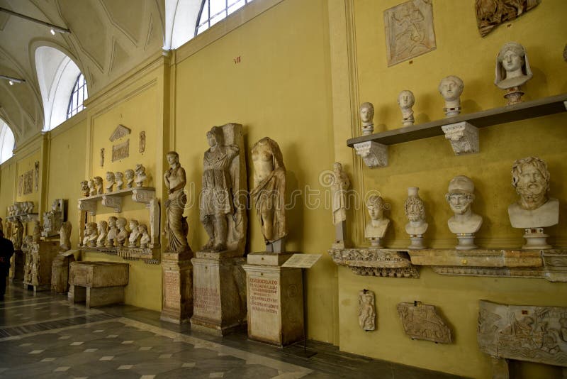 Skulpturer i Vaticanenmuseerna i Vaticanet City i Rome Italien arkivbilder Skulpturer i Vaticanenmuseerna i Vaticanet City i Rome Italien arkivbilder