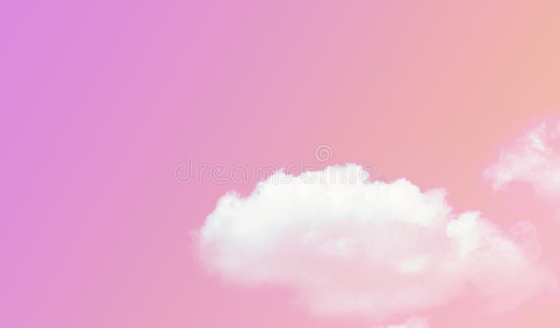 Bức ảnh với nền bầu trời và mây màu pastel sẽ đưa bạn đến một hành trình khám phá những cảm xúc dịu dàng và tĩnh lặng.