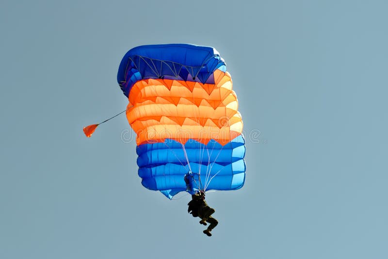 Skydiver op valscherm stock fotografie Skydiver op valscherm stock fotografie
