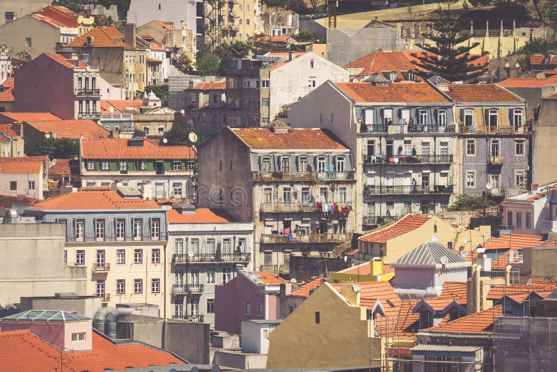 Skyline da cidade de Lisboa, Portugal sobre Santa Justa Rua imagens de stock Skyline da cidade de Lisboa, Portugal sobre Santa Justa Rua imagens de stock