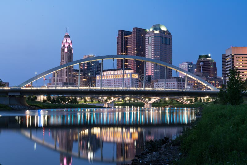 Skyline da noite da cidade de Columbo, Ohio foto de stock Skyline da noite da cidade de Columbo, Ohio foto de stock