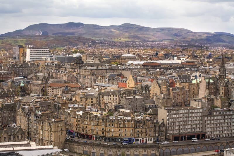 A skyline de Edimburgo, Escócia imagens de stock A skyline de Edimburgo, Escócia imagens de stock