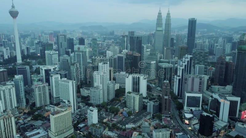 Skyline de Kuala Lumpur da vista superior na manh