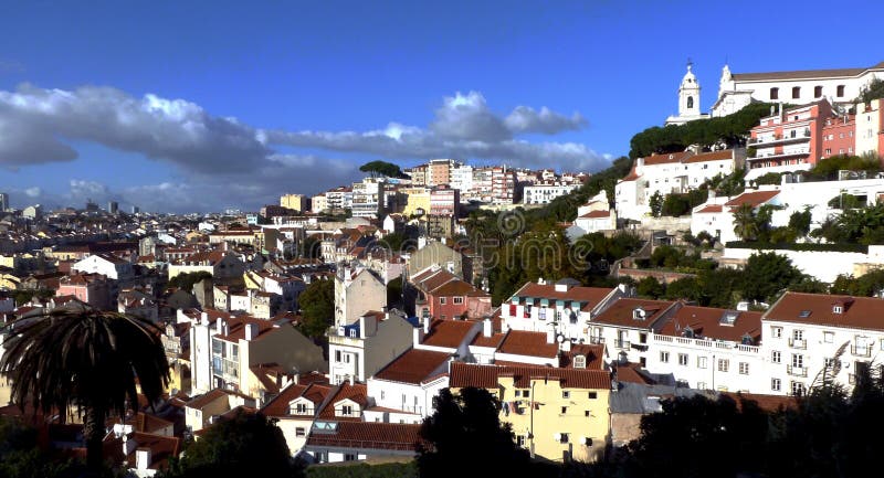 Skyline de Lisboa Alfama, arquitetura da cidade com arquitetura bonita fotografia de stock royalty free Skyline de Lisboa Alfama, arquitetura da cidade com arquitetura bonita fotografia de stock royalty free