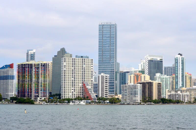 Skyline de Miami de Bayfront imagem de stock royalty free Skyline de Miami de Bayfront imagem de stock royalty free