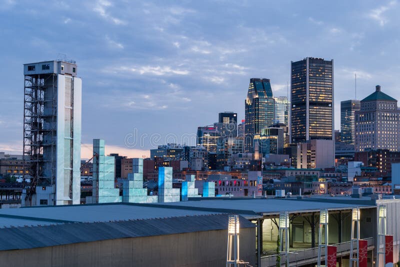 Skyline de Montreal do porto velho imagem de stock Skyline de Montreal do porto velho imagem de stock