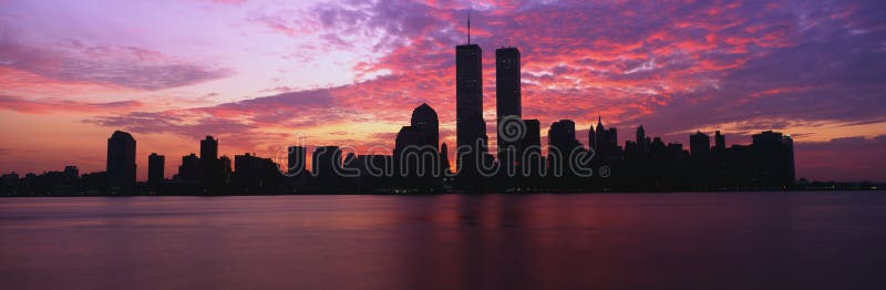 Skyline de New York com as torres do comércio de mundo