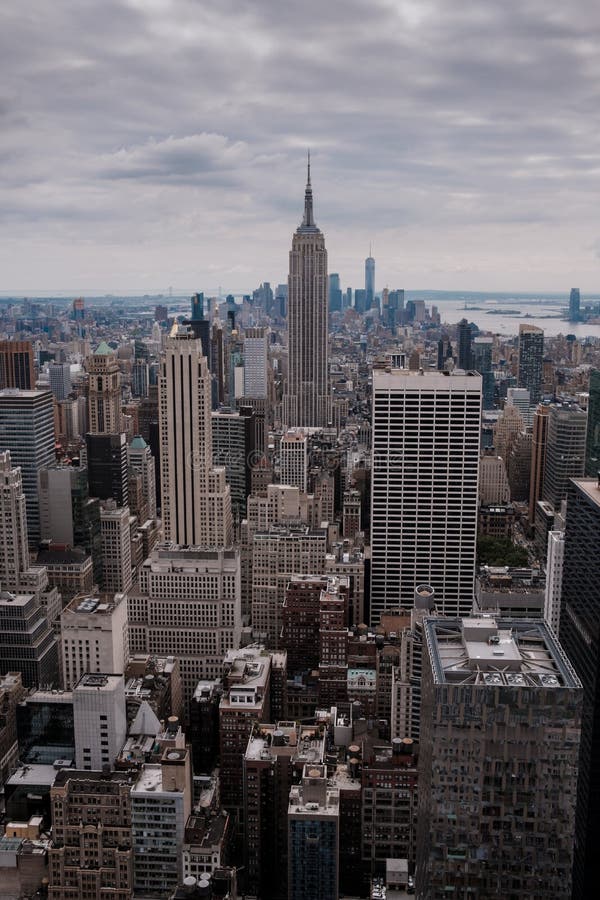 Skyline de New York de Manhattan e de Central Park como visto de um ponto culminante como uma vista aérea foto de stock royalty free Skyline de New York de Manhattan e de Central Park como visto de um ponto culminante como uma vista aérea foto de stock royalty free