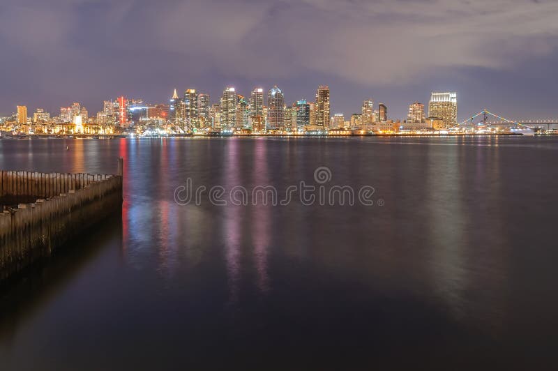 Skyline de San Diego no crepúsculo imagens de stock Skyline de San Diego no crepúsculo imagens de stock