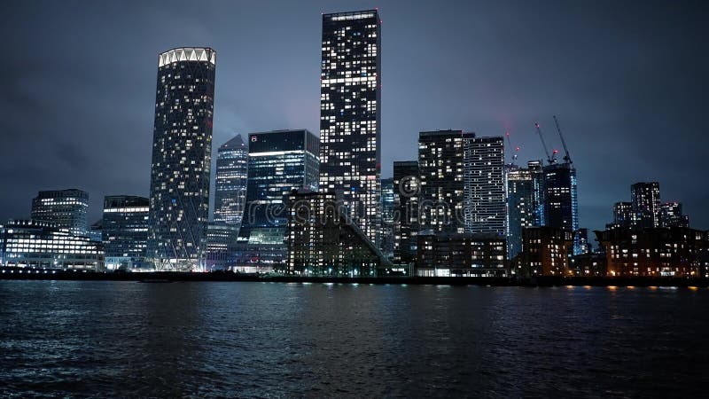 Skyline des Kanarischen Kairafs bei Nacht