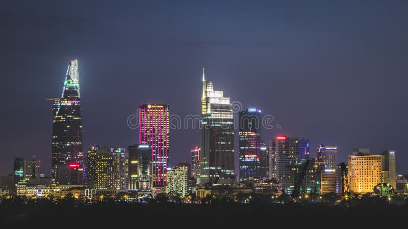 Skyline na noite, skyline de Ho Chi Minh City de Saigon foto de stock Skyline na noite, skyline de Ho Chi Minh City de Saigon foto de stock