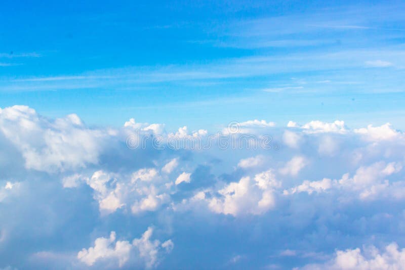 Skyscape boven de wolken stock foto Skyscape boven de wolken stock foto