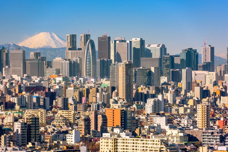 Skyskrapor i Shinjukuen avvärjer av Tokyo med synliga Mount Fuji fuji fotografering för bildbyråer Skyskrapor i Shinjukuen avvärjer av Tokyo med synliga Mount Fuji fuji fotografering för bildbyråer