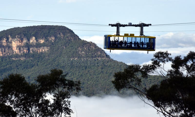 Skyway scénique voyage à travers la gorge au-dessus des automnes de Katoomba photo stock Skyway scénique voyage à travers la gorge au-dessus des automnes de Katoomba photo stock
