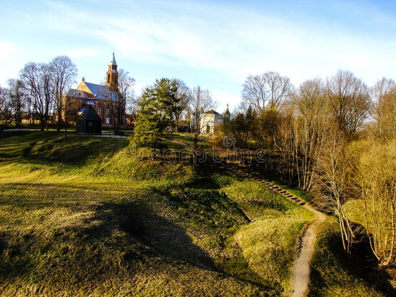 Skönhet av Kernave kullar i Litauen arkivfoto Skönhet av Kernave kullar i Litauen arkivfoto