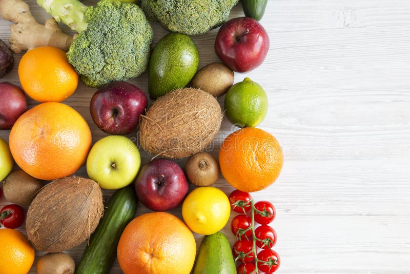 Skład z różnymi świeżymi organicznie owoc i warzywo fotografia stock Skład z różnymi świeżymi organicznie owoc i warzywo fotografia stock