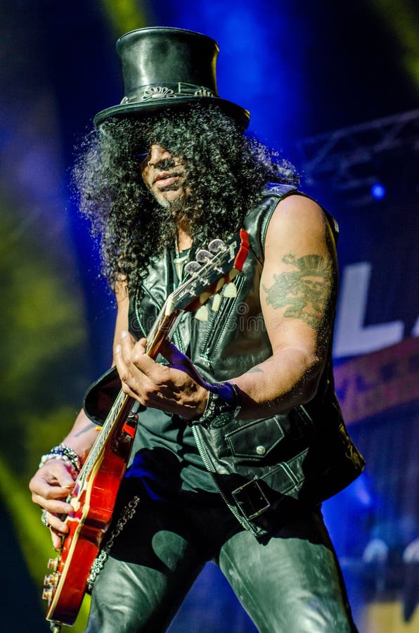 Slash guitarist hi-res stock photography and images - Alamy