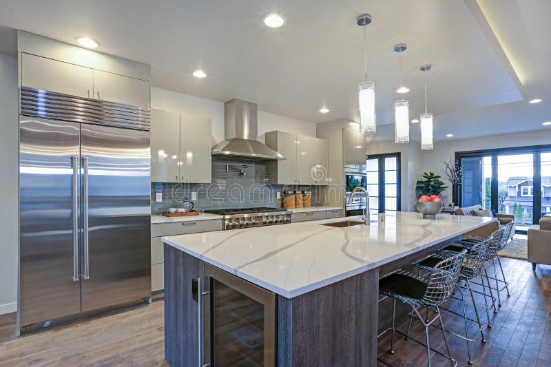 Sleek modern kitchen design with a gray center island stock photography Sleek modern kitchen design with a gray center island stock photography