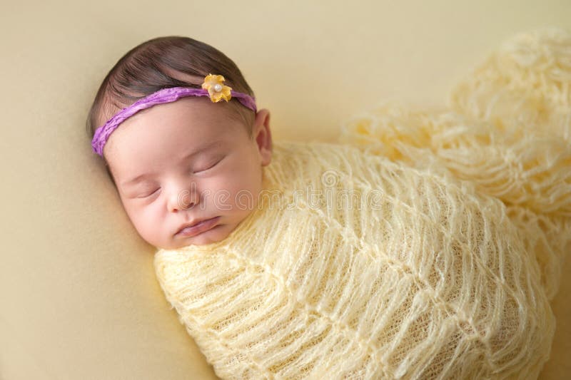 Sleeping Newborn Baby Girl Swaddled in Yellow royalty free stock photos Sleeping Newborn Baby Girl Swaddled in Yellow royalty free stock photos