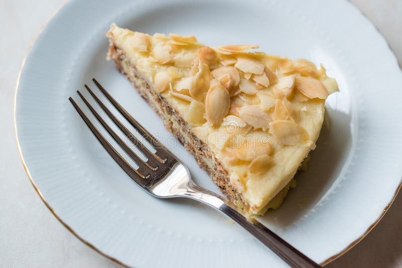 https://thumbs.dreamstime.com/b/slice-swedish-almond-cake-served-plate-slice-swedish-almond-cake-served-plate-traditional-organic-dessert-122104926.jpg