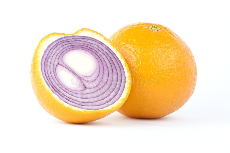 Manipolare immagine da affettato arancia cipolla dentro.