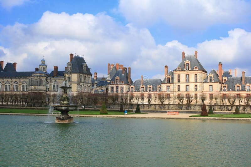 Slott av Fontainebleau och laken, Frankrike royaltyfria bilder Slott av Fontainebleau och laken, Frankrike royaltyfria bilder