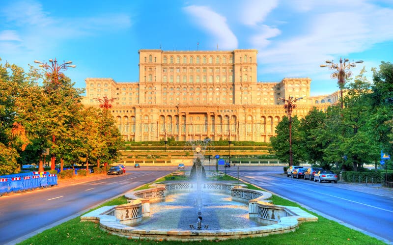 Slott av parlamentet i Bucharest, Rumänien arkivbild Slott av parlamentet i Bucharest, Rumänien arkivbild