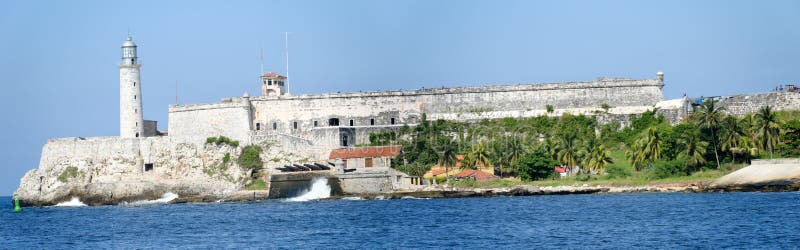 Slott och fyr av El Morro på havannacigarren arkivfoton Slott och fyr av El Morro på havannacigarren arkivfoton