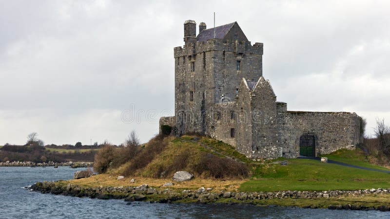 slottdunguaire ireland arkivbilder slottdunguaire ireland arkivbilder