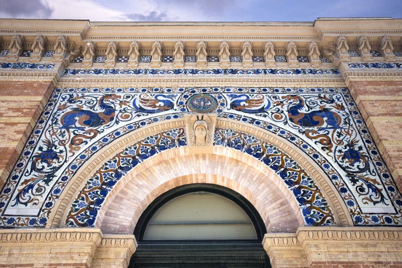 Slotten av Velazquez Palacio de Velazquez en Buen Retiro parkerar Parque de El Retiro i Madrid, Spanien 2018-08-11 arkivfoton Slotten av Velazquez Palacio de Velazquez en Buen Retiro parkerar Parque de El Retiro i Madrid, Spanien 2018-08-11 arkivfoton
