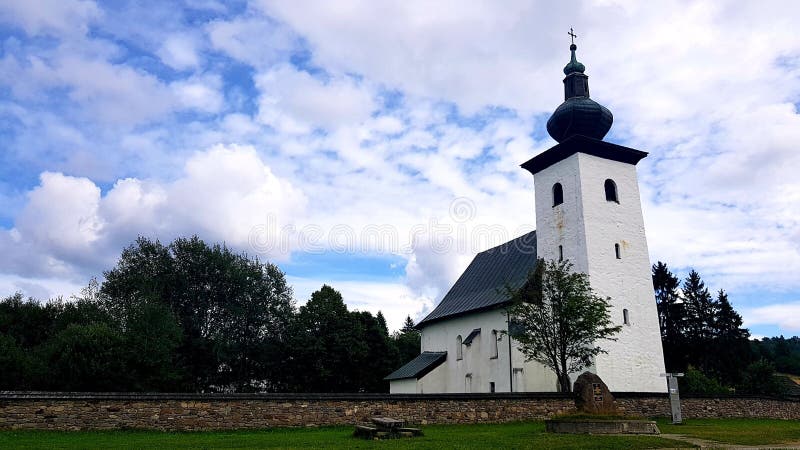 Gotický kostel Jana Křtitele na Slovensku.