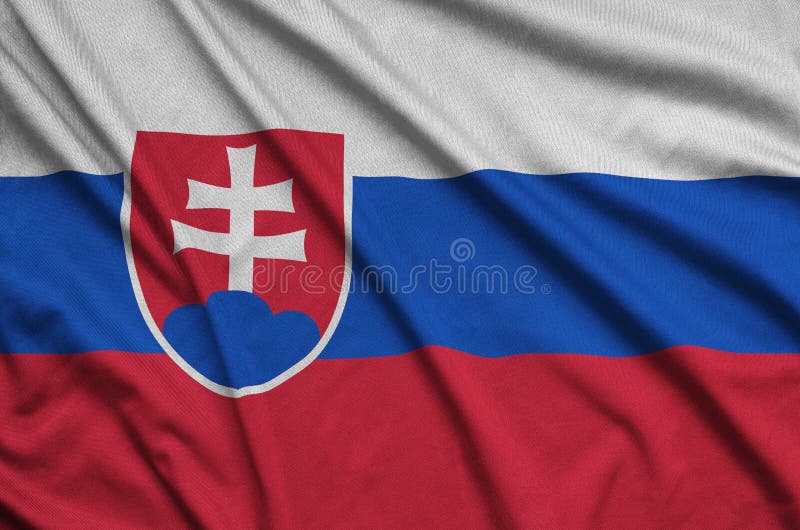 Slovenská vlajka je vyobrazena na sportovní látkové látce s mnoha záhyby. Banner sportovního týmu