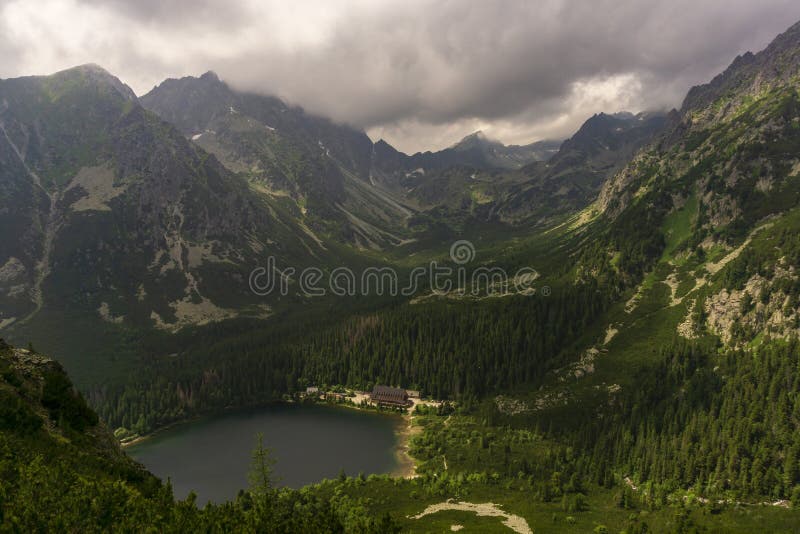 Slovensko. Vysoké Tatry. Popradské Pleso a okolité štíty