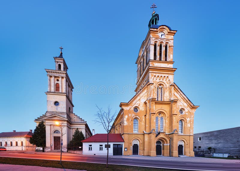 Slovensko - město Modra s kostelem v noci